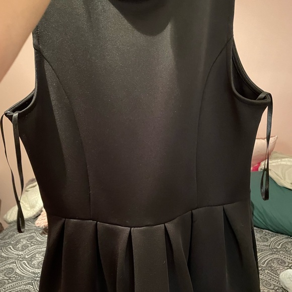 black and white pencil dress with flare on end - Picture 2 of 3